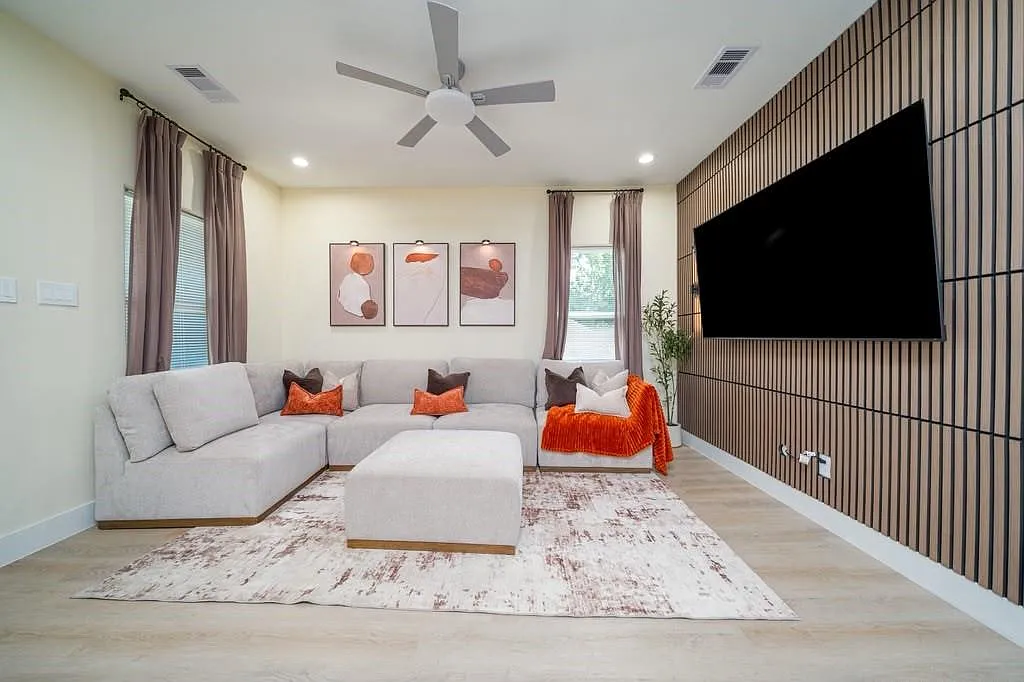 3 bed, 2.0 bath, $2,500 — Photo 3