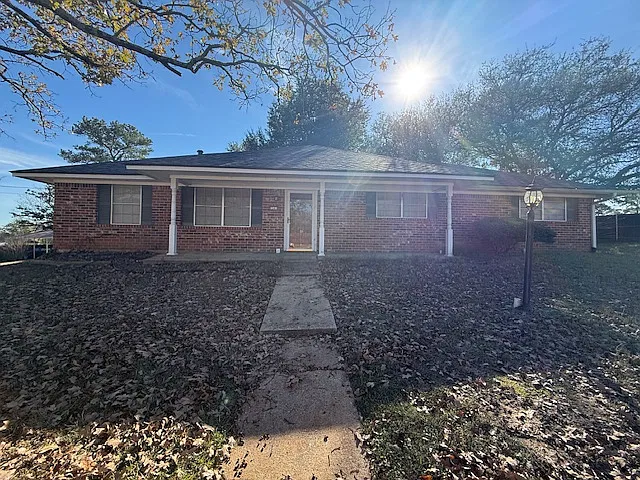 2301 Woodbine Dr