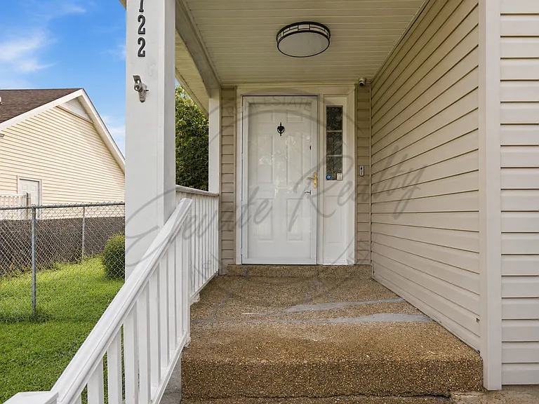 722 Heritage Square Dr — Photo 2
