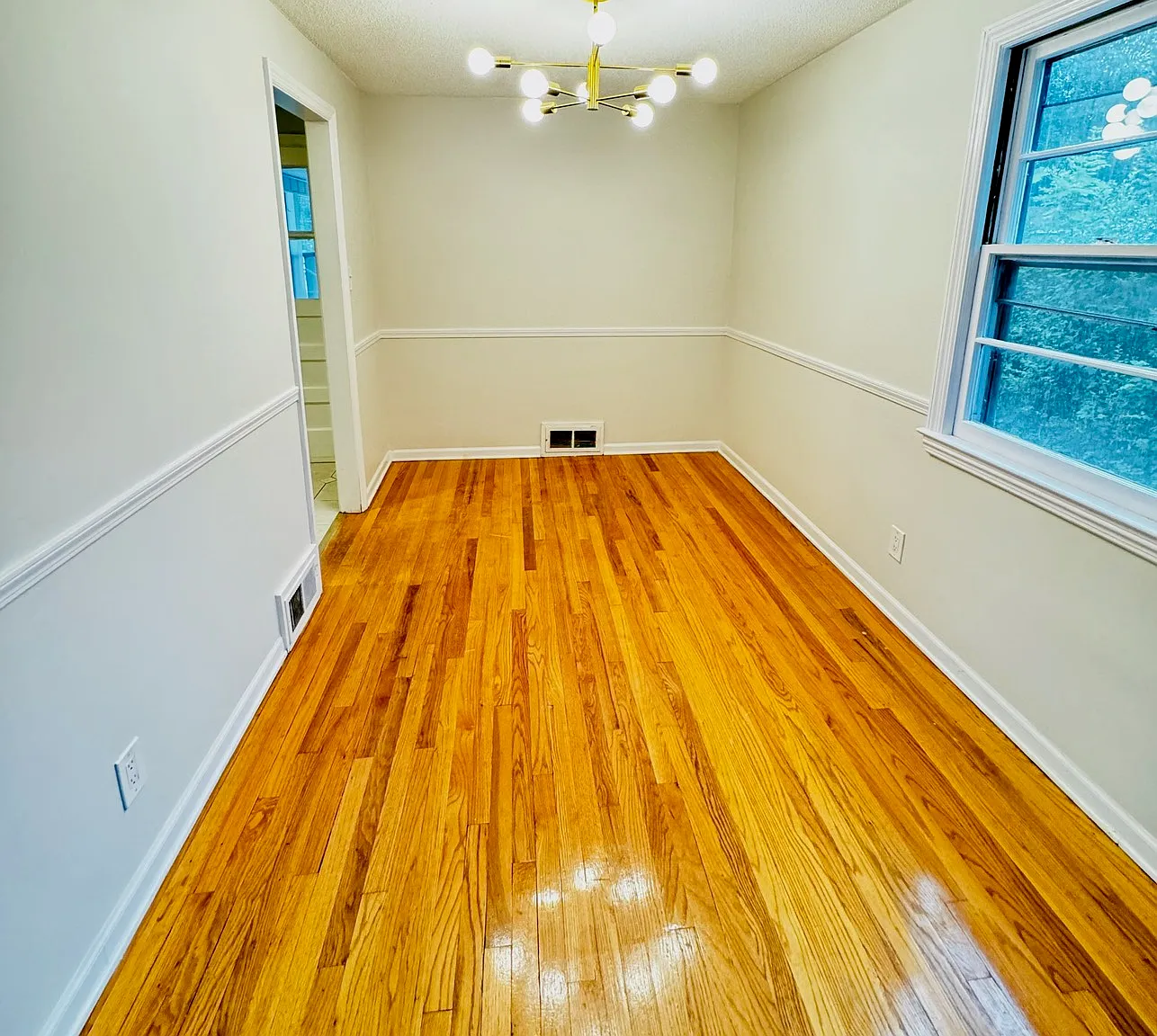 4 bed, 1380 sqft, $3,210 — Photo 4
