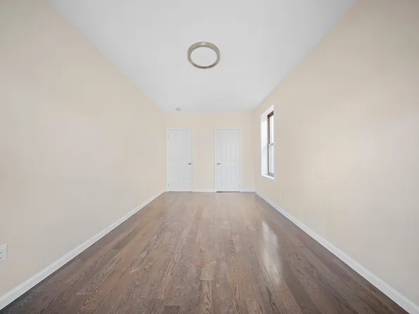 1372 Shakespeare Avenue image 7 of 12