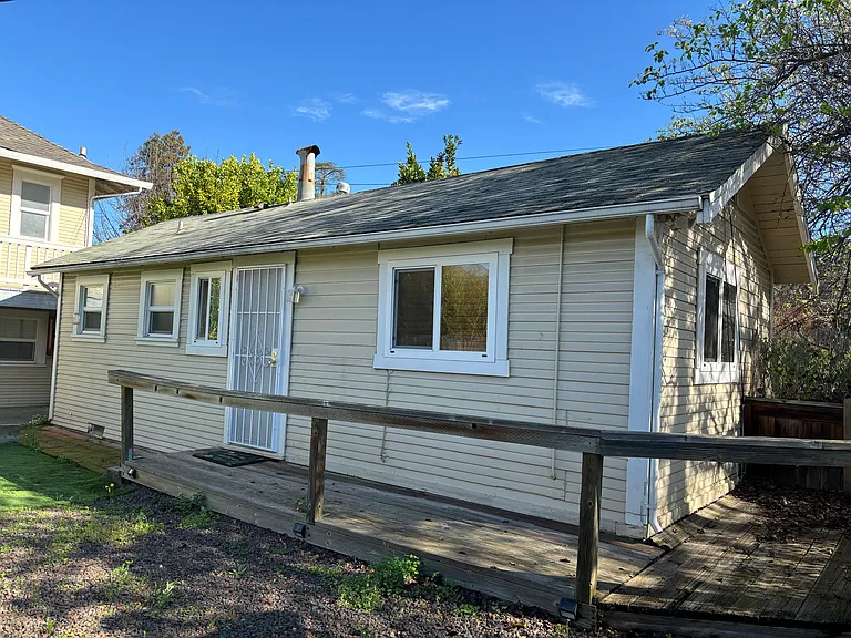 Carrillo St — Photo 1