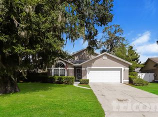 3910 Creek Woods Dr, Plant City, FL 33563