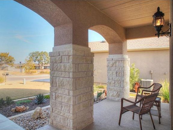 4th image of 508 Dixon Creek Ln