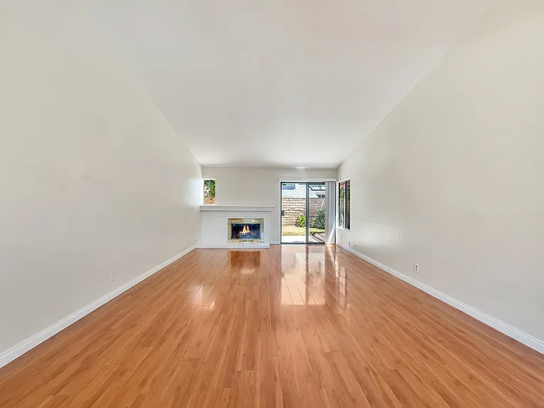 156 Appletree Ave — Photo 4