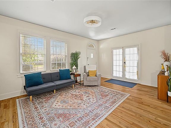 3rd image of 621 Glenmore Ave