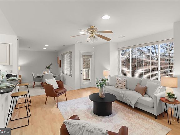 4th image of 413 Rockfleet Rd Unit 201