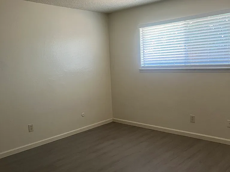 3355 W Indianapolis Ave — Photo 11