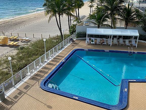 5th image of 4010 Galt Ocean Dr APT 304