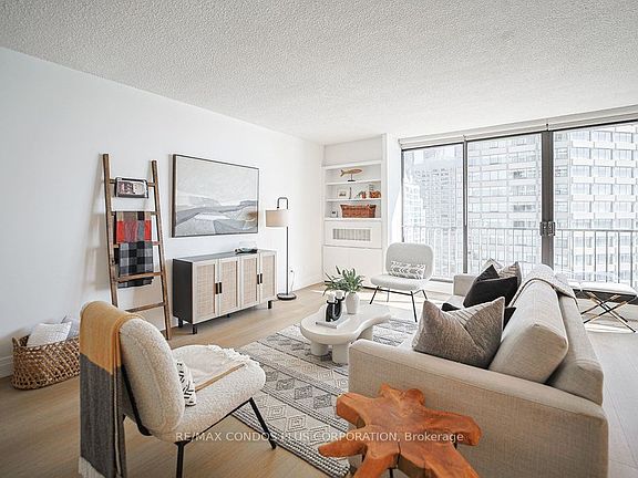 5th image of 33 Harbour Sq #2232