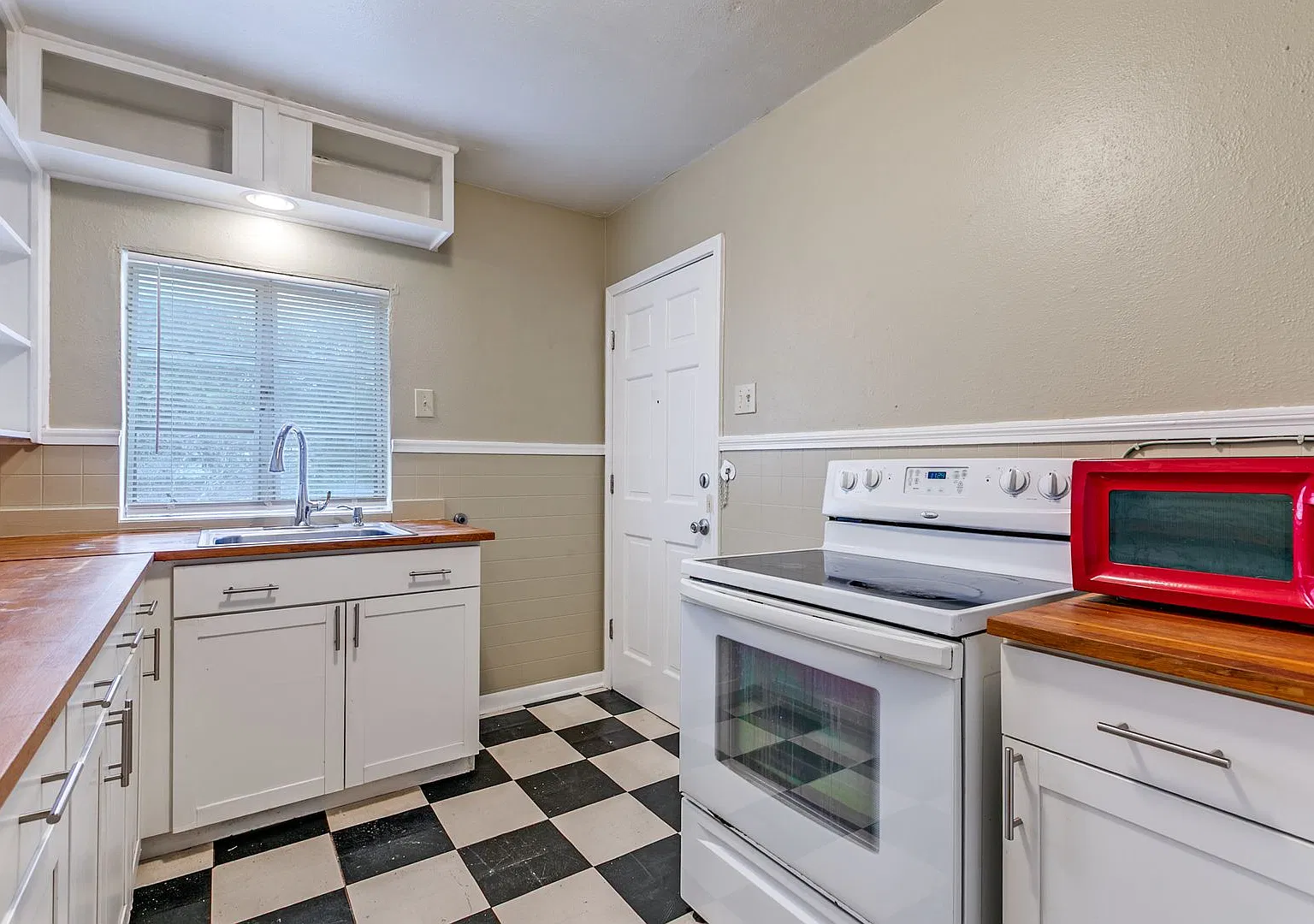 229 Natalen Ave — Photo 1
