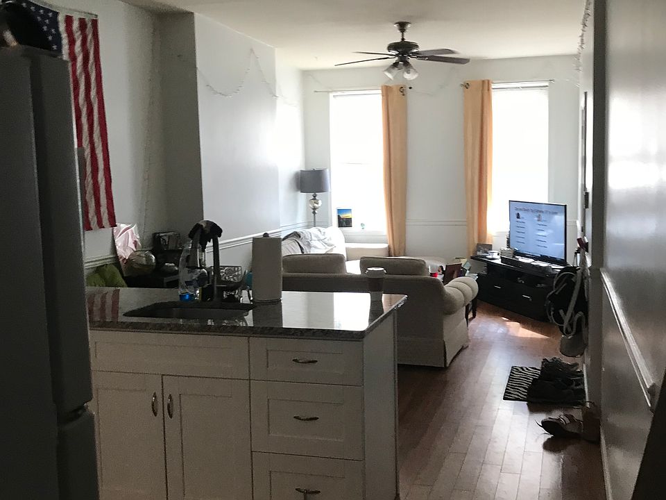 living room/kitchen