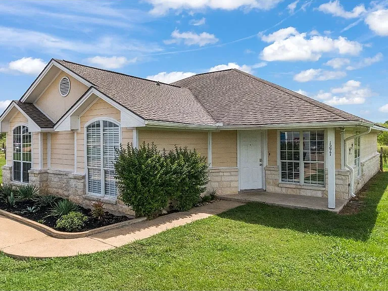 1227 Flying Ace Cir — Photo 1