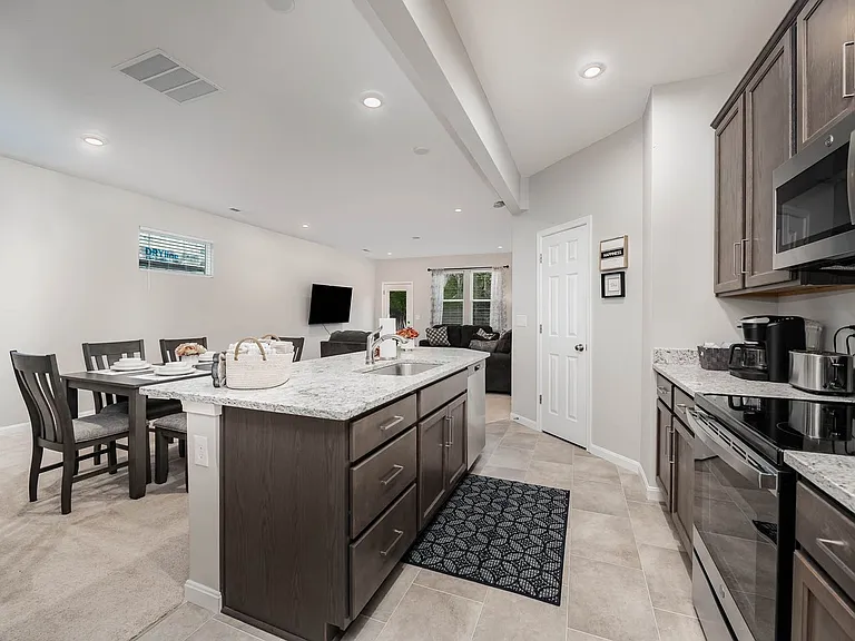 948 Southline Dr — Photo 3