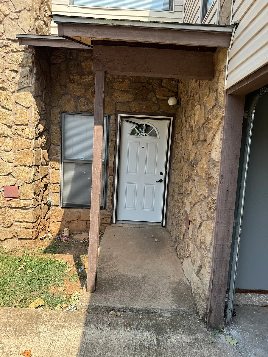Entrance - 11508 Chisholm Trl