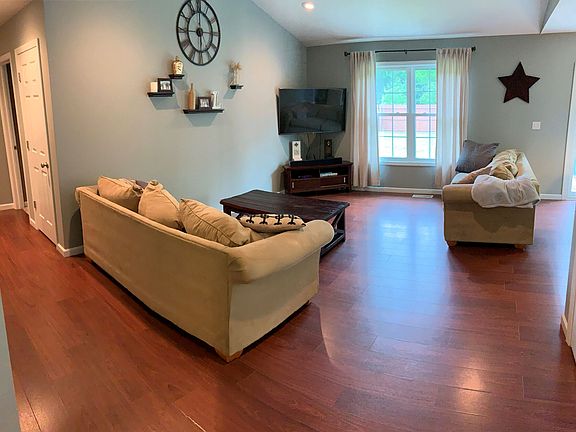 3rd image of 11 Hoosier Heights Dr