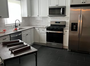 822 9th St, West Babylon, NY 11704