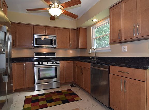 2nd image of 2085 Camden Ln