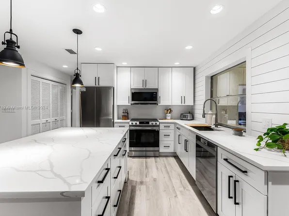 4688 Lakewood Blvd #K-8, Naples, FL 34112
