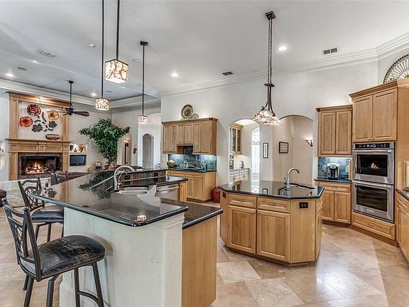 3rd image of 4404 Knightsbridge Dr