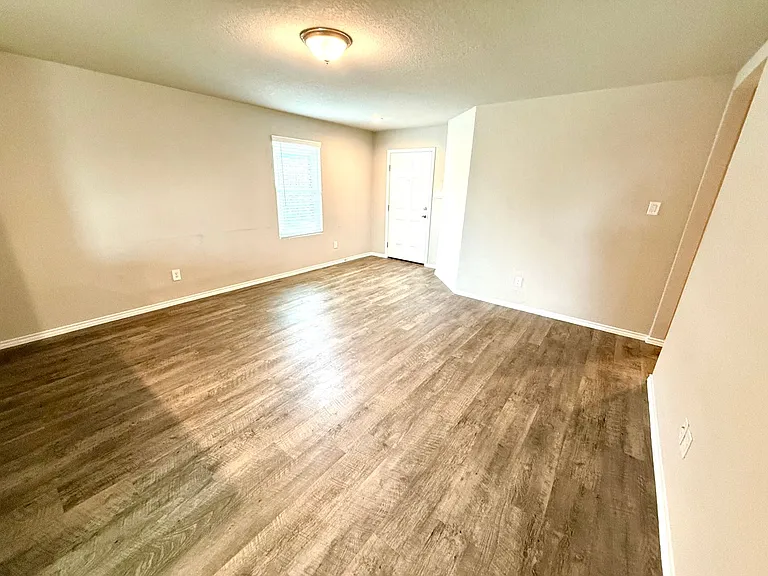7614 Crestway Rdg — Photo 5