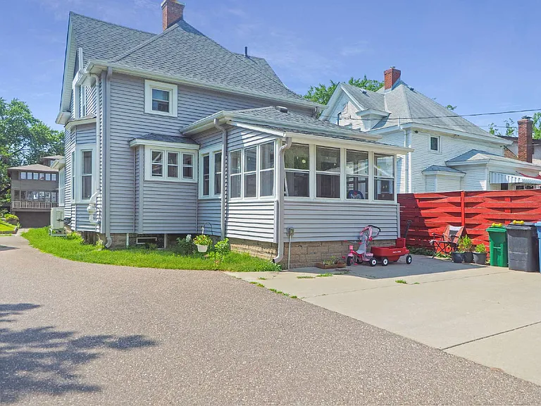 4025 Bryant Ave S — Photo 10