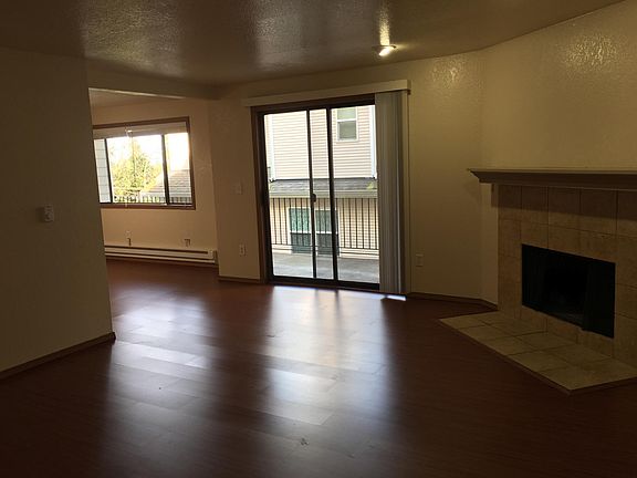 Large living room w wood fireplace