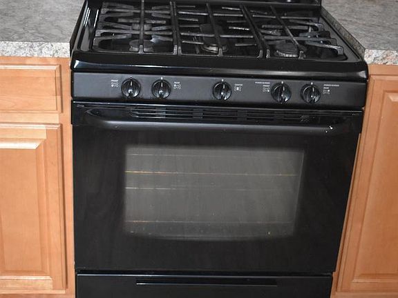 5th image of 410 Porter St
