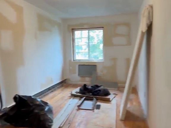 4th image of 2-82 Watjean Ct #1