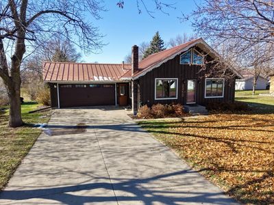 2450 Douglas St, Windom, MN, 56101