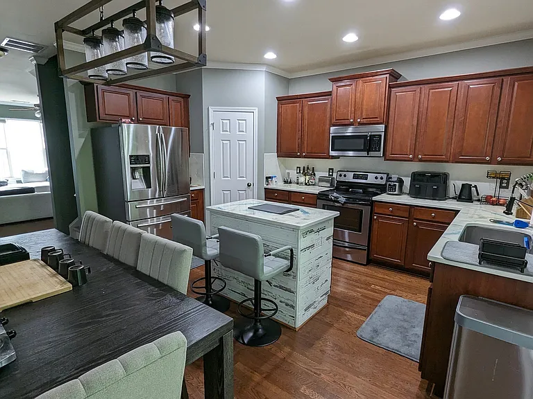 1625 Liberty Pkwy NW — Photo 3