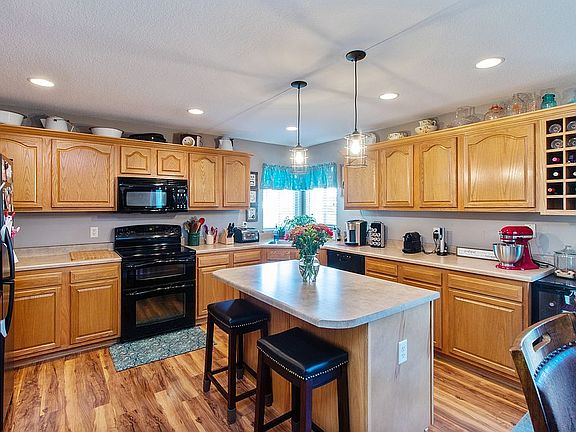 3rd image of 1001 10th Avenue Pl SE