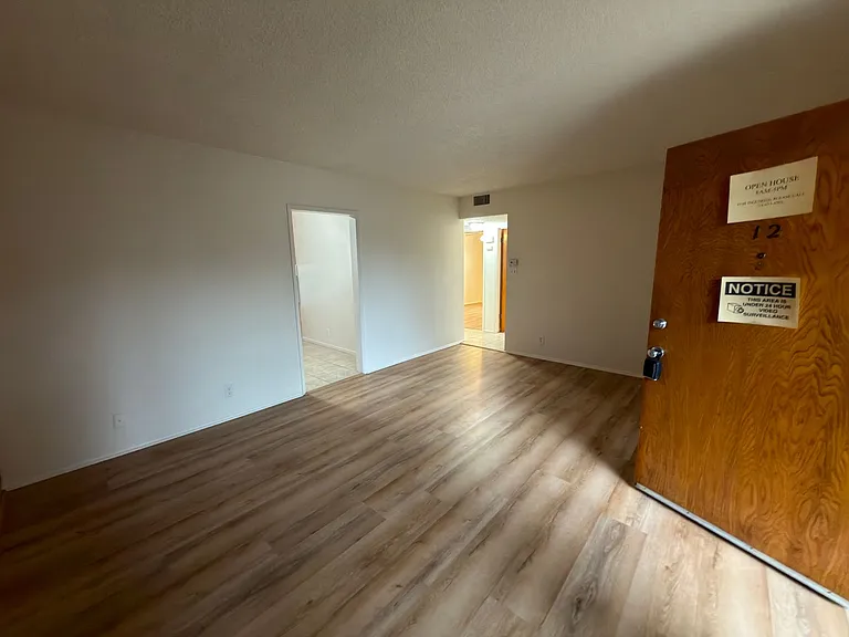 304 E Almond Ave — Photo 3