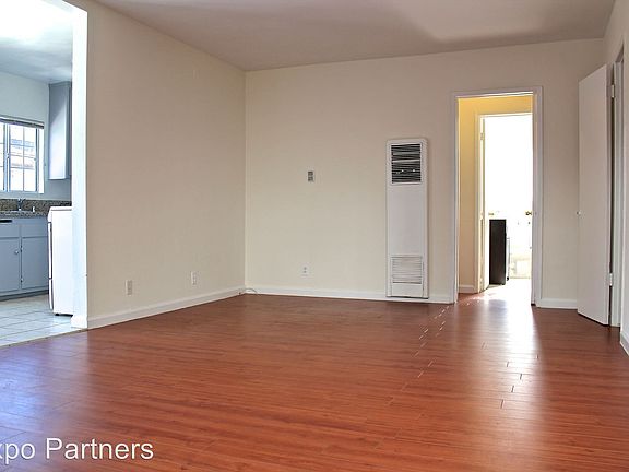2nd image of 3419 Club Dr APT 1