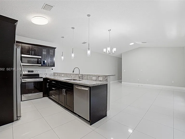 935 NW 2nd Ave — Photo 6