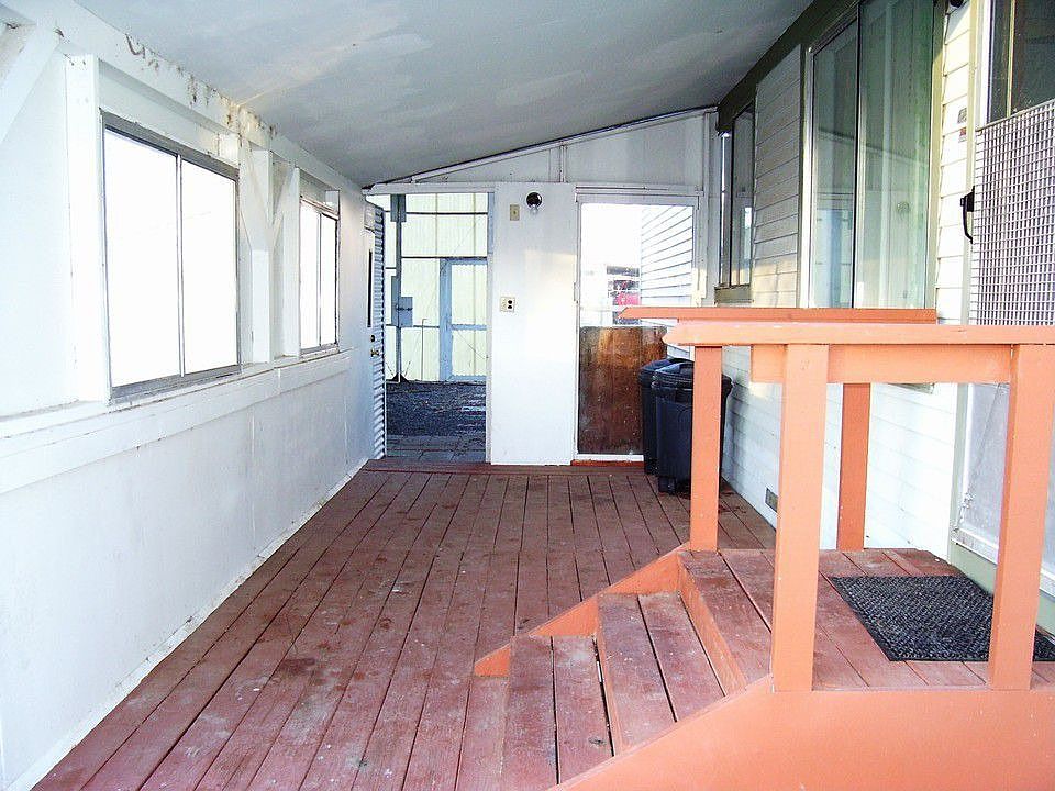 Nice large covered , partial enclosed front porch to front door and to hot tub room