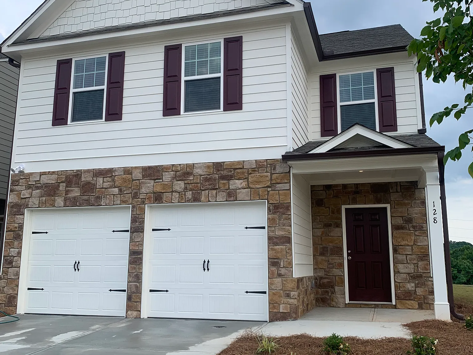 4 bed, 2.5 bath, 2100 sqft, $2,100 — Photo 3
