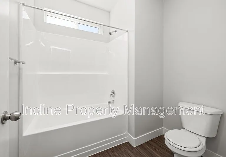 359 W 785 N — Photo 17