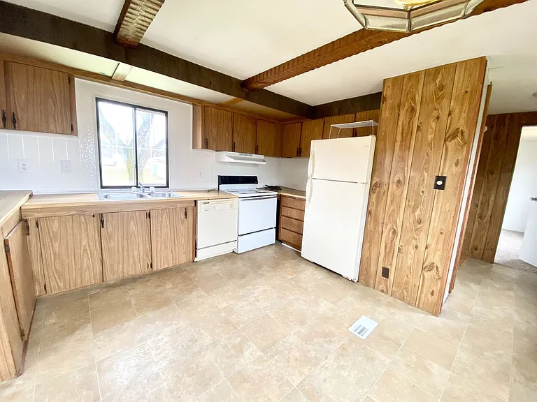 784A Sandy Hook Rd — Photo 1