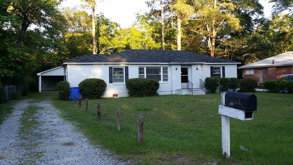 3 bed, 1352 sqft, $1,200 — Photo 1