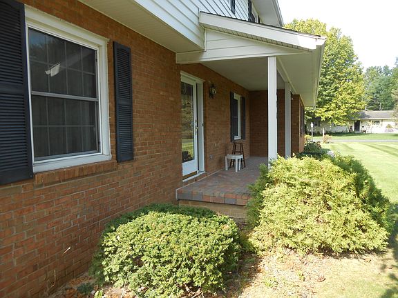 3rd image of 671 Christopher Dr