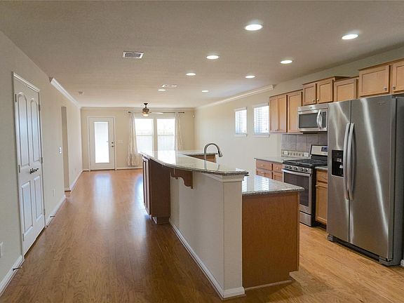 5th image of 3031 Dandelion Dr
