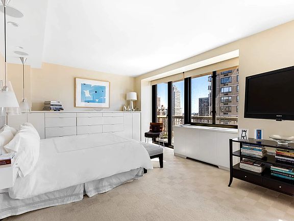 5th image of 1438 3rd Ave APT 20B