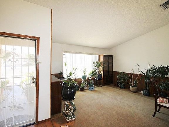5th image of 475 Stanford Dr