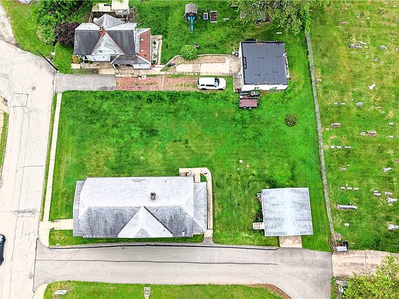 3rd image of 512 Dersam St