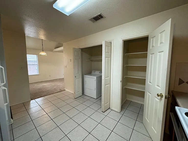 5005 John David Dr — Photo 28