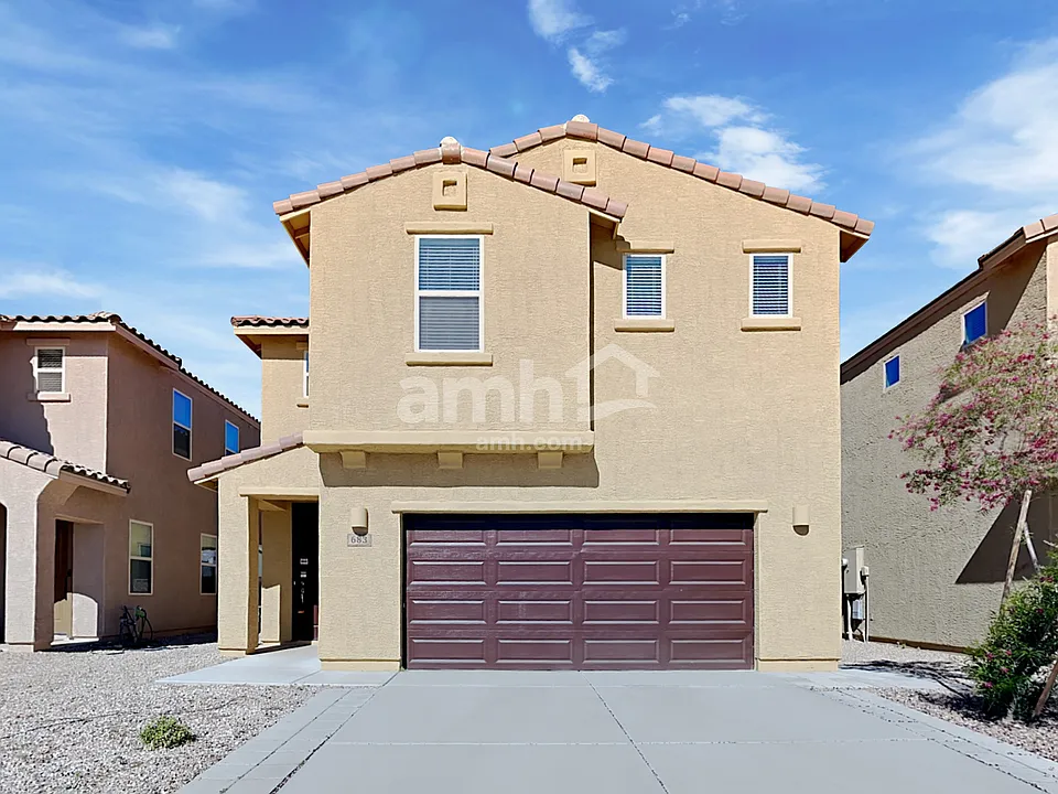 683 N Nestled Hummingbird Ln