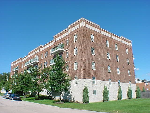 BEAUTIFUL BRICK BUILDING