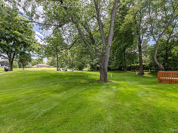 4th image of 710 Basswood Dr