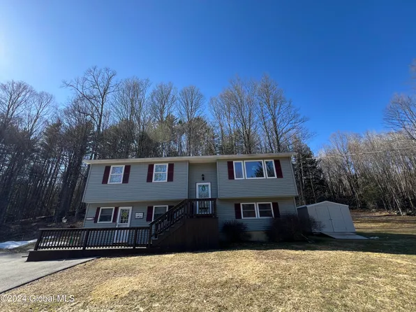 493 County Highway 123, Mayfield, NY 12117